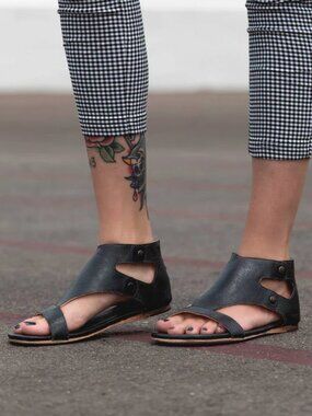 Bed Stu Soto Black Leather Gladiator Sandals Size 7.5 Vegetable Tanned